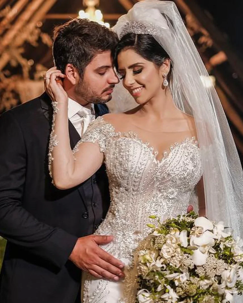Elegant Off-Shoulder Long Sleeve Mermaid Wedding Gown with Exquisite Lace Appliques - Bild 8