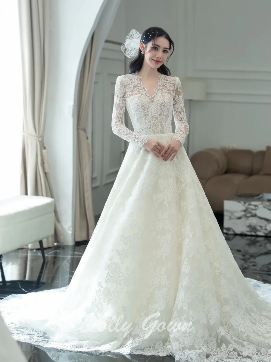 Modest Long Sleeve V-Neck A-line Lace Wedding Dress - Bild 4