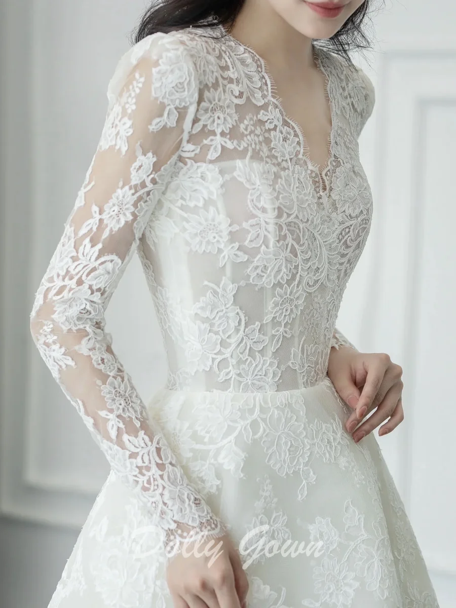 Modest Long Sleeve V-Neck A-line Lace Wedding Dress - Bild 5