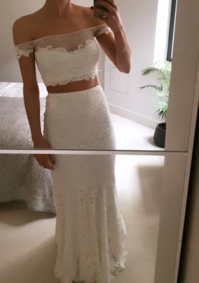 Bröllopsklänning från Boho i två delar med spetsskida - Bild 2