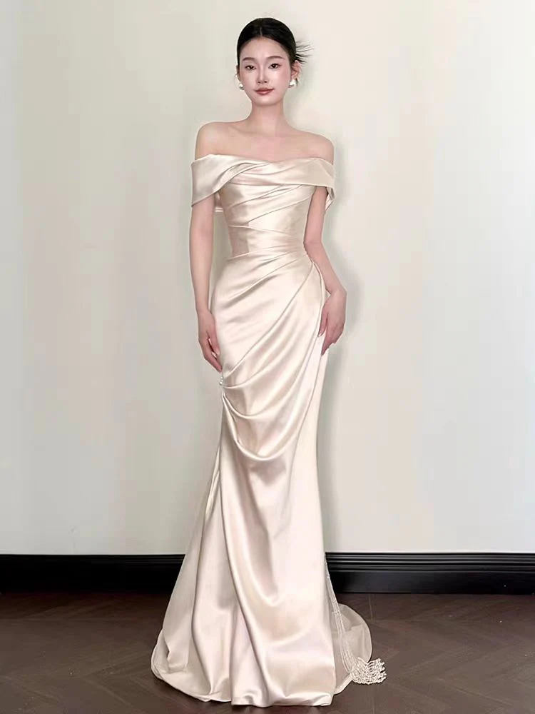 Simple Off the Shoulder Asymmetrical Silk Satin Wedding Dress - Bild 2