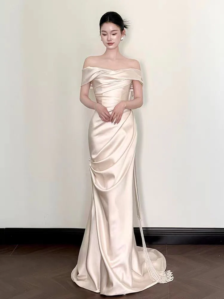 Simple Off the Shoulder Asymmetrical Silk Satin Wedding Dress - Bild 3