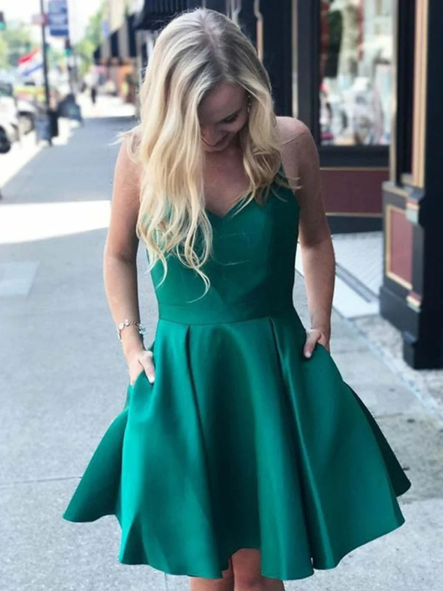 Elegant V-Neck Green Satin Short Prom Dress with Open Back Design - Bild 4